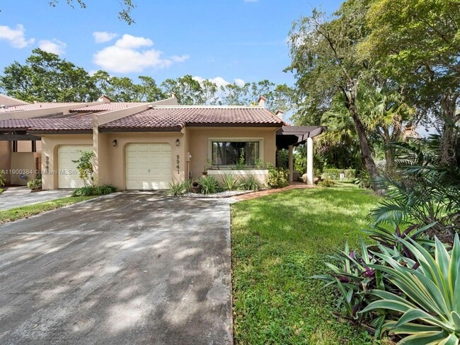 9941 Costa Del Sol Blvd in Doral, FL - Building Photo - Building Photo