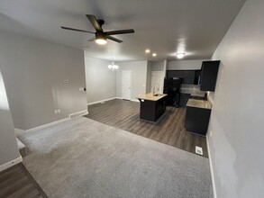 1107 Emerald Pools Ln in Bluffdale, UT - Building Photo - Building Photo