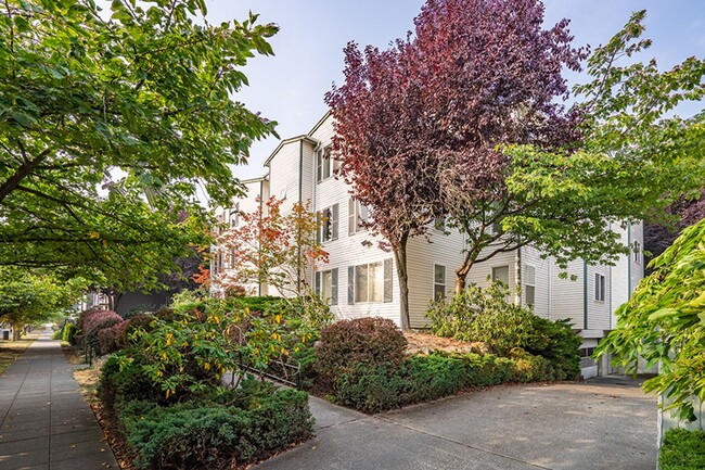 Bismark in Seattle, WA - Building Photo - Building Photo