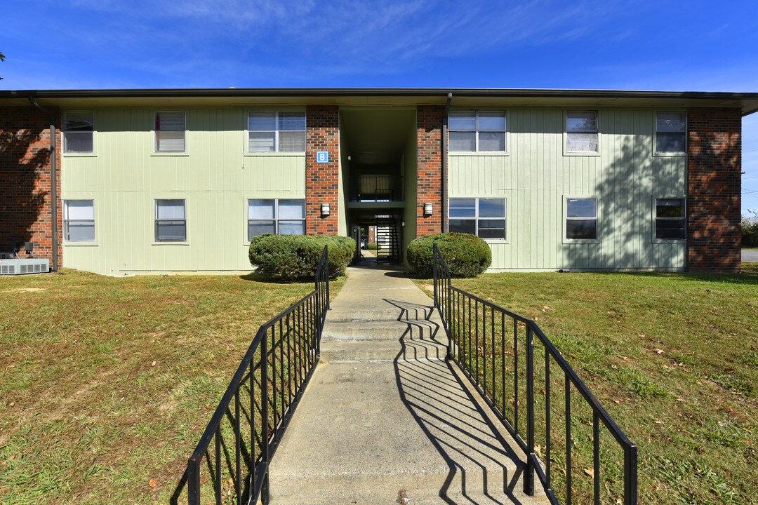 Cumberland Square in Springfield, TN - Foto de edificio