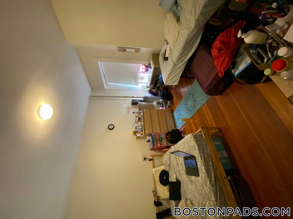 1595 Beacon St in Brookline, MA - Building Photo