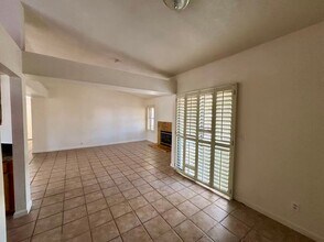 163 Cascade Dr in Henderson, NV - Building Photo - Building Photo