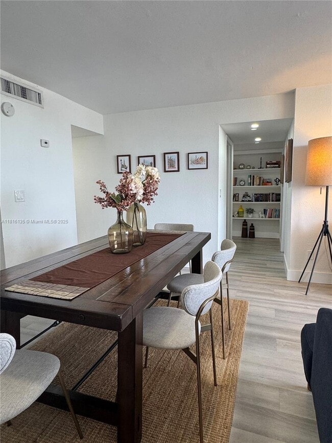 2000 NE 135th St, Unit 609 in North Miami, FL - Building Photo - Building Photo