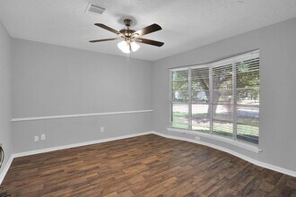 9611 Huntington Hill Dr in Houston, TX - Foto de edificio - Building Photo