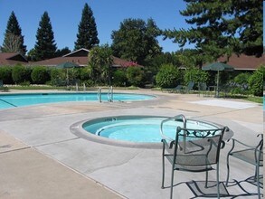 Chico Villa East Apartments in Chico, CA - Foto de edificio - Building Photo