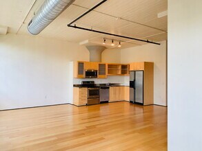 1400 NW Irving St in Portland, OR - Building Photo - Building Photo