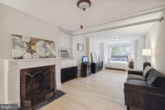 409 South Carolina Ave SE in Washington, DC - Building Photo - Building Photo