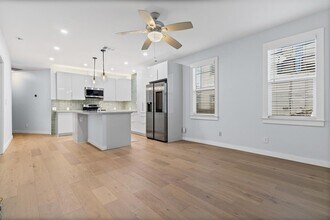 84 Waller St in Austin, TX - Building Photo - Building Photo