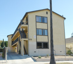 1212 N Commonwealth Ave in Los Angeles, CA - Building Photo - Building Photo