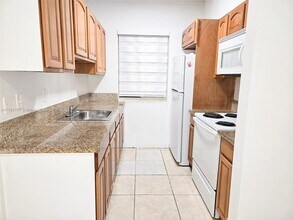 7130 Rue Versailles Dr in Miami Beach, FL - Building Photo - Building Photo