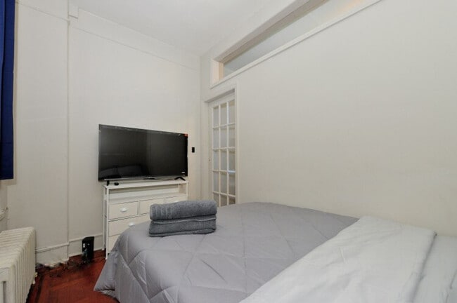 315 E 77th St in New York, NY - Building Photo - Building Photo