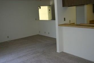 Cedar Glen Apartments in Oxnard, CA - Building Photo - Interior Photo