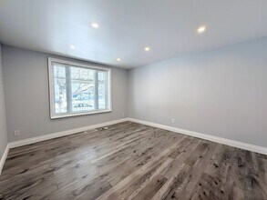 49 West Avenue N in Hamilton, ON - Building Photo - Building Photo