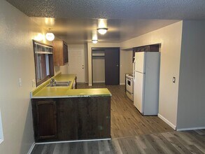1728 Kimberly Dr in Klamath Falls, OR - Building Photo - Building Photo
