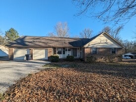 180 Pool Dr in Batesville, AR - Building Photo