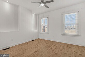 306 Mifflin St in Philadelphia, PA - Building Photo - Building Photo