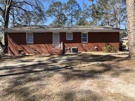 1741 Ricardo St in Valdosta, GA - Building Photo