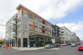 Peloton in Portland, OR - Foto de edificio - Building Photo