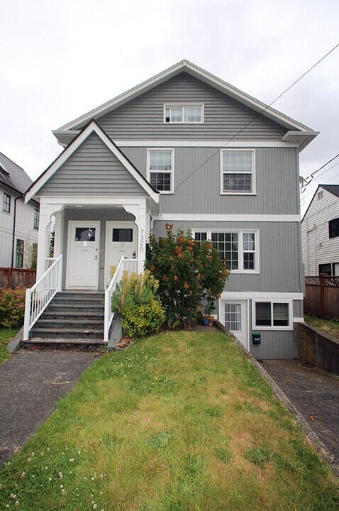 7326 13th Ave NW in Seattle, WA - Building Photo
