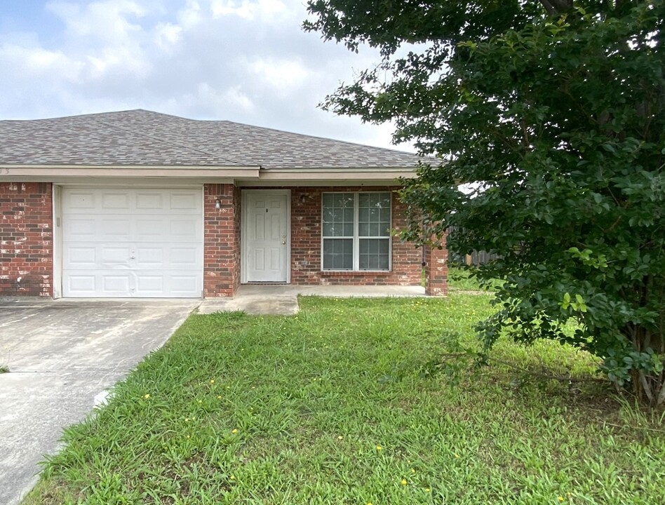 2703 Vernice Loop in Killeen, TX - Foto de edificio