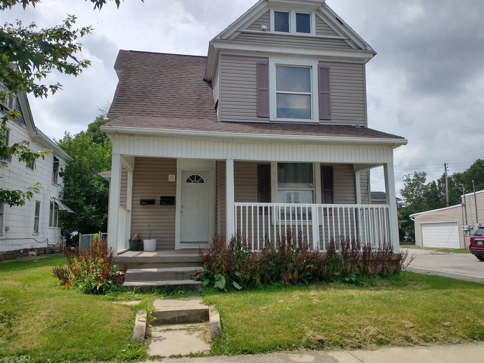 221 W Main St, Unit 221.5 in Richmond, IN - Building Photo