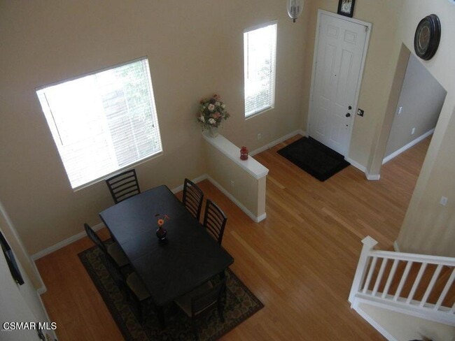 1128 Azalea Way in Simi Valley, CA - Foto de edificio - Building Photo