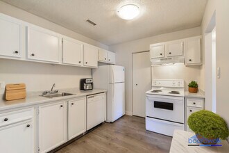 Garden Oaks in Edmonton, AB - Building Photo - Building Photo