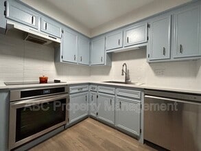 2217 N Crossover Rd in Fayetteville, AR - Building Photo - Building Photo