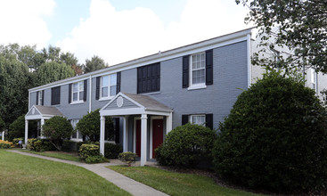 Midtown Oaks Townhomes in Mobile, AL - Building Photo - Building Photo