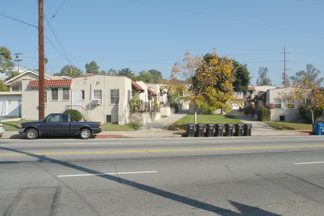 2809-2821 Rowena Ave in Los Angeles, CA - Building Photo