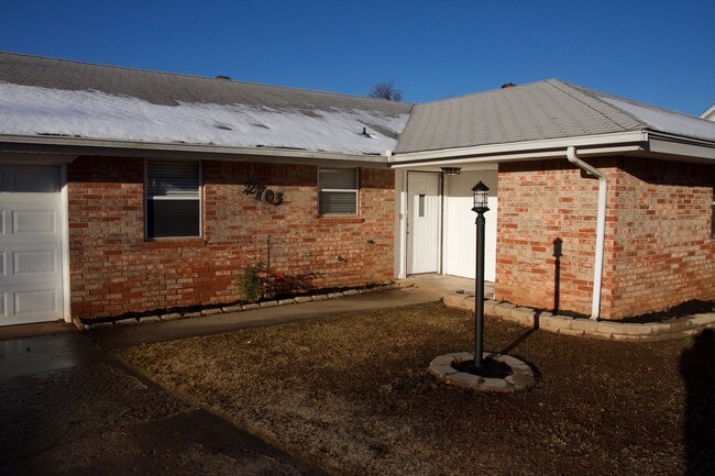 2703 Del Casa Cir in Midwest City, OK - Building Photo - Building Photo