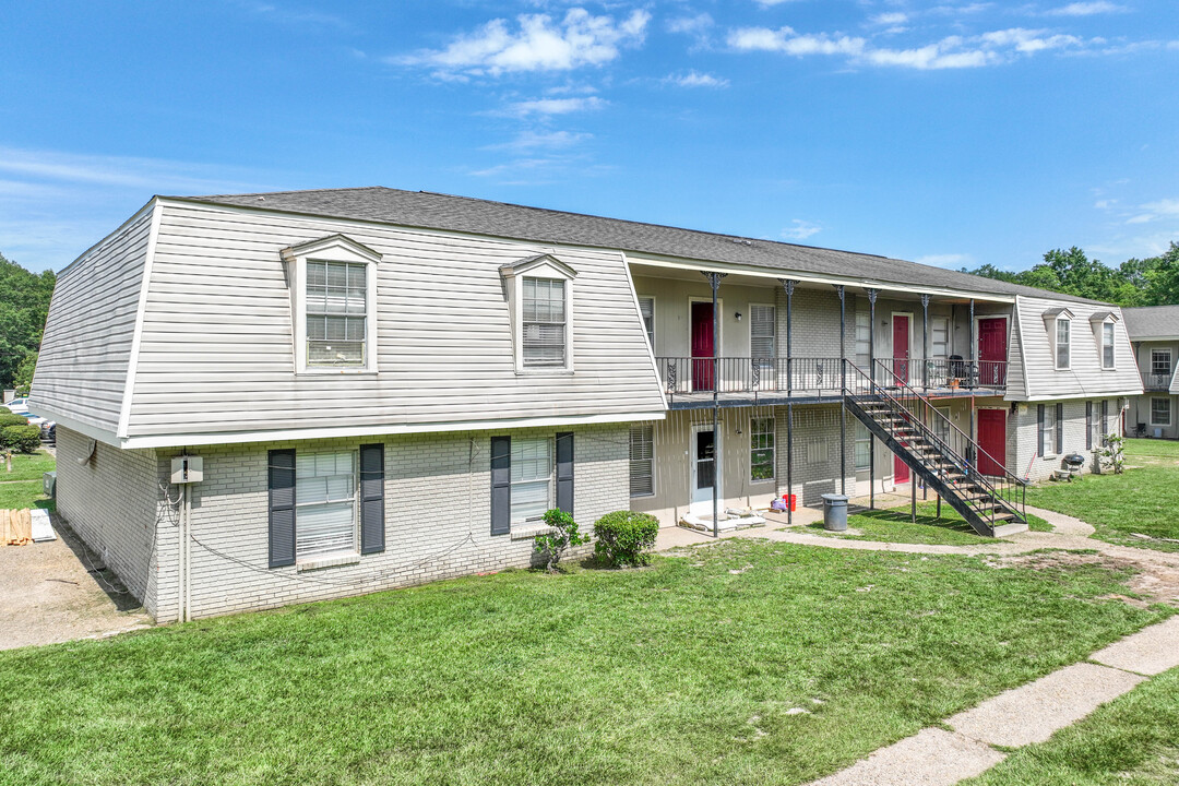 Royal Oaks Apartments in Hattiesburg, MS - Building Photo