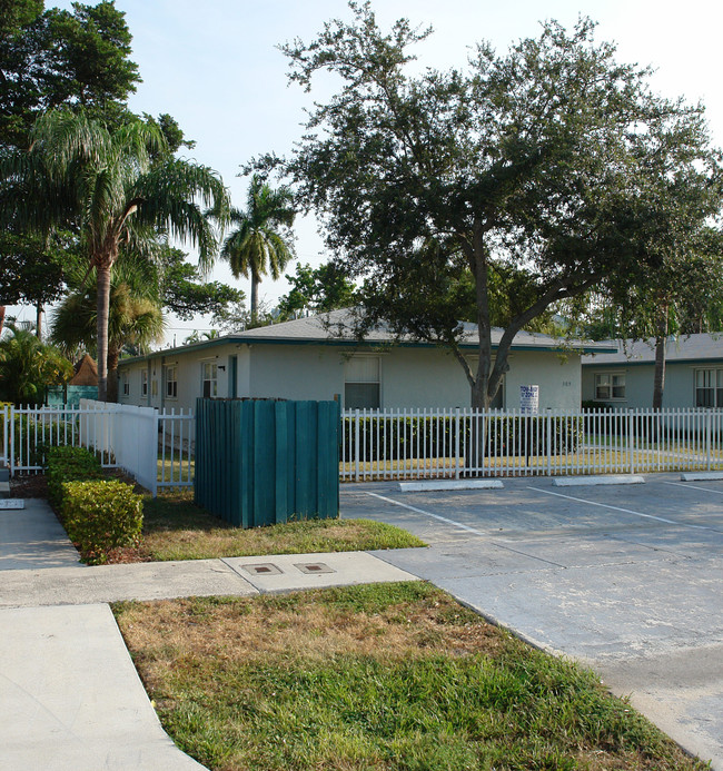 301-309 SW 14th St in Fort Lauderdale, FL - Building Photo - Building Photo