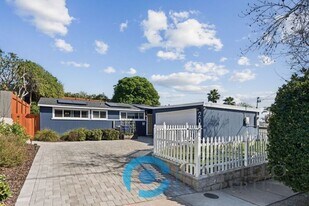 2047 Finch Ln in San Diego, CA - Building Photo