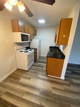 1002 Cherokee St, Unit A in Collinsville, IL - Building Photo - Building Photo