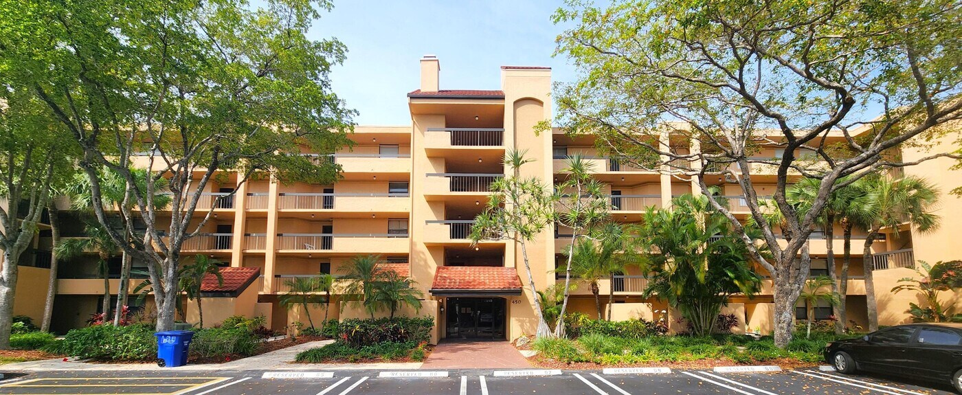 450 Egret Cir in Delray Beach, FL - Building Photo
