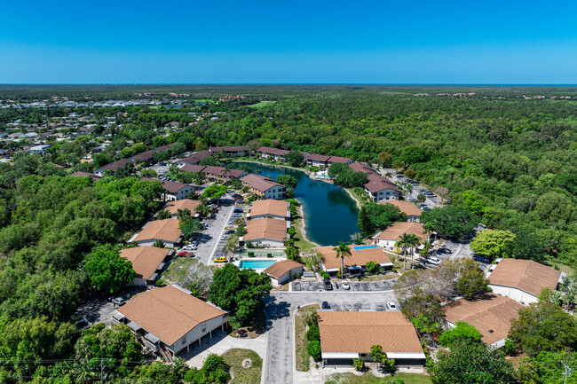 Woodgate Condos in Naples, FL - Foto de edificio - Building Photo