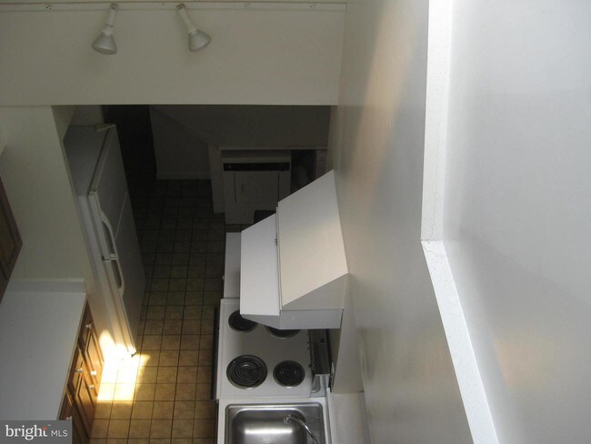 914 W Lombard St-Unit -2 in Baltimore, MD - Building Photo - Building Photo