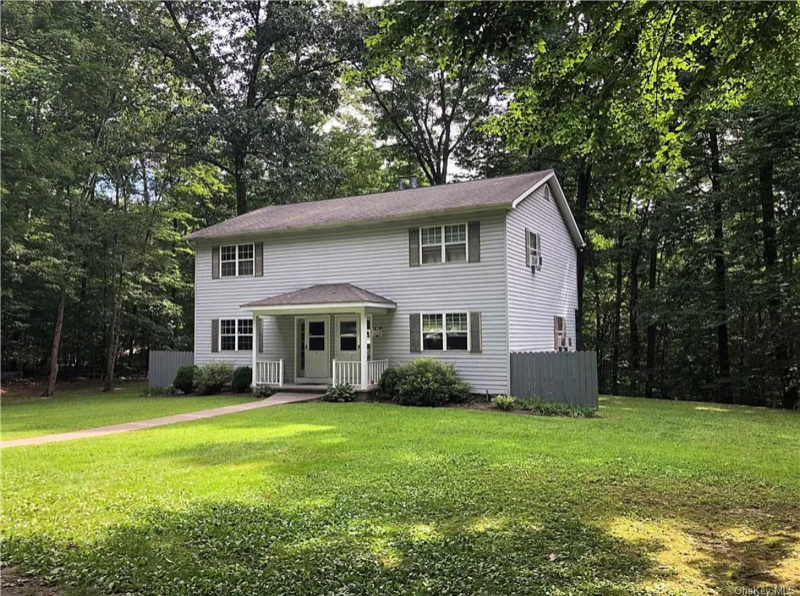 7 Hemlock Rd in Bloomingburg, NY - Building Photo