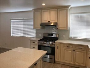 588 W Huntington Dr in Arcadia, CA - Building Photo - Building Photo