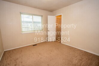 6521 E 50th St in Tulsa, OK - Building Photo - Building Photo