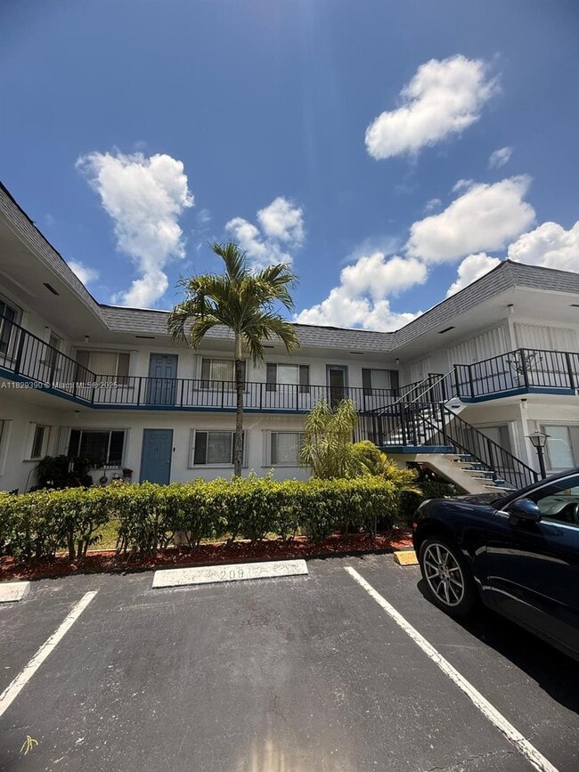 property at 2440 Lake Osborne Dr