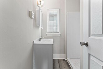 621 E Main St in Muncie, IN - Foto de edificio - Building Photo