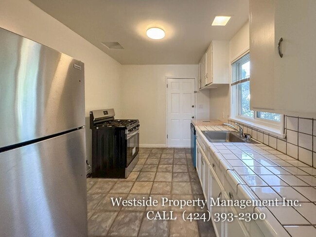 2301 Oak St in Santa Monica, CA - Building Photo - Building Photo