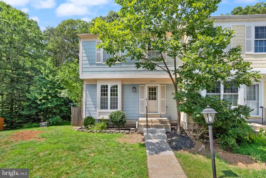 14844 Basingstoke Loop in Centreville, VA - Building Photo