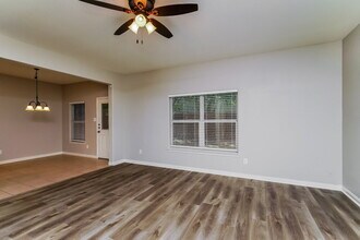1006 Primrose Dr in Sanger, TX - Building Photo - Building Photo