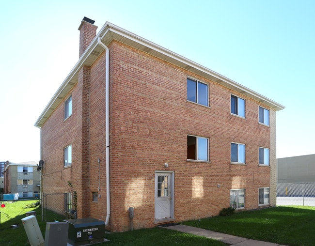 9626 Golf Ter in Des Plaines, IL - Building Photo - Building Photo