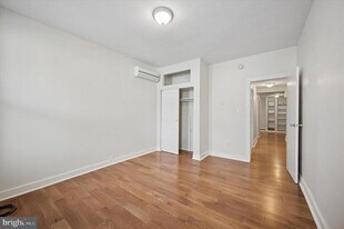 237 Roxborough Ave in Philadelphia, PA - Building Photo