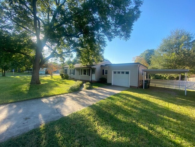 406 Winecoff School Rd in Concord, NC - Foto de edificio - Building Photo