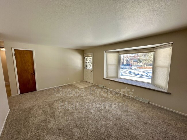7033 S Cherry St in Centennial, CO - Foto de edificio - Building Photo